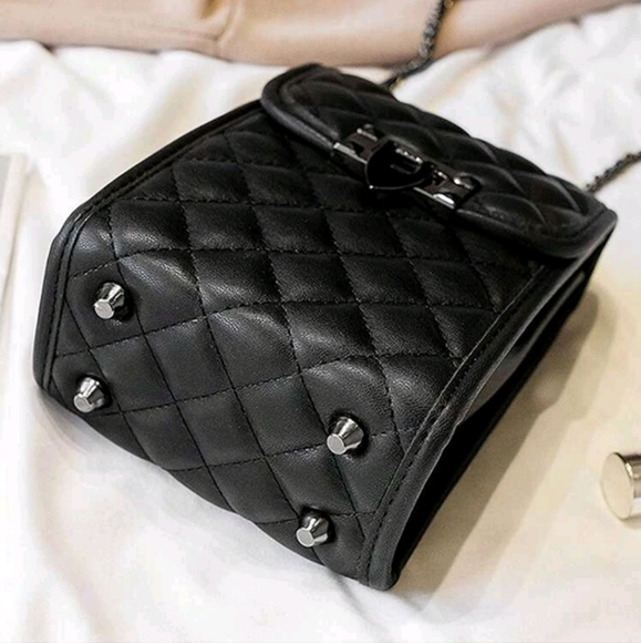 Quilted Crossbody Purse - Picture 4 of 6